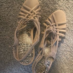 Gianni Bini 7.5 cute strappy heels nude
